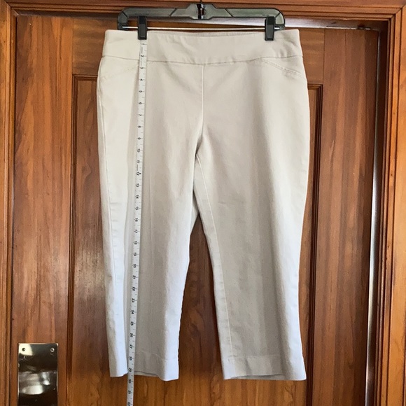T & G Capris? Stretch, Tan, no pockets; - Picture 3 of 7